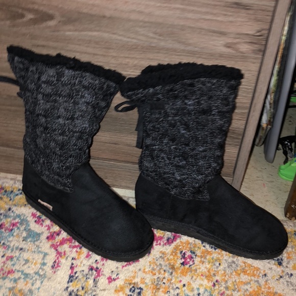 Like New SZ 8 Muk Luks - Picture 4 of 6
